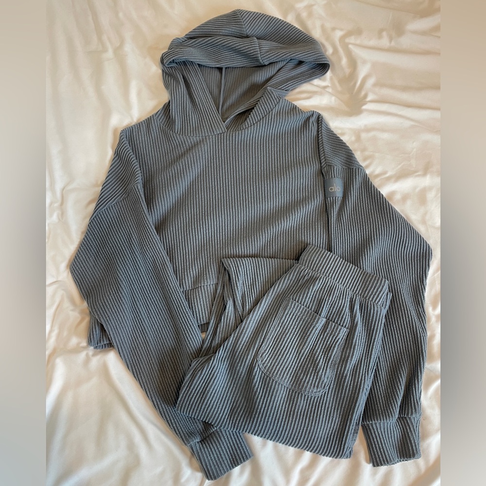 Alo Muse Sweatshirt (S) and Sweatpants (XS)